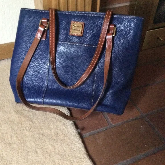 Dooney and discount bourke red lining
